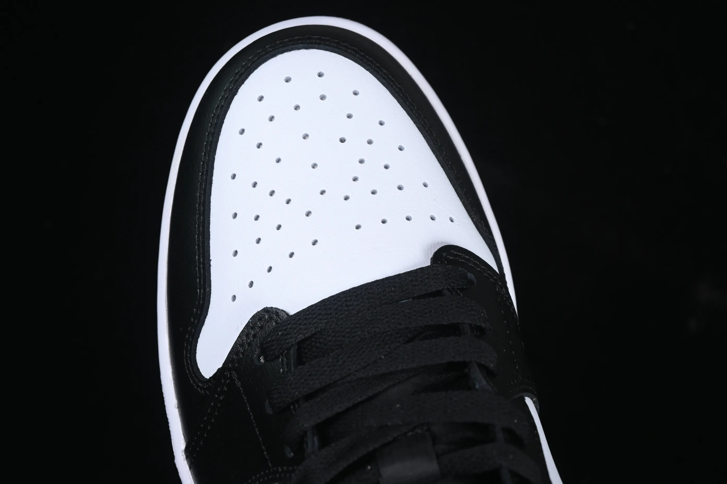 All categories Air Jordan Jordan series basketball shoes Air Jordan 1 Low Air Jordan 1 Low AJ1 Joe 1 black and white silver low-top cultural basketball shoes 553558-131